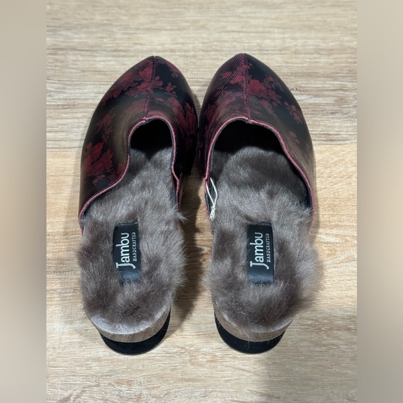 NEW Jambu Monaco Faux Fur Red Floral Leather Mule/Clog Size 7.5 - Picture 4 of 9